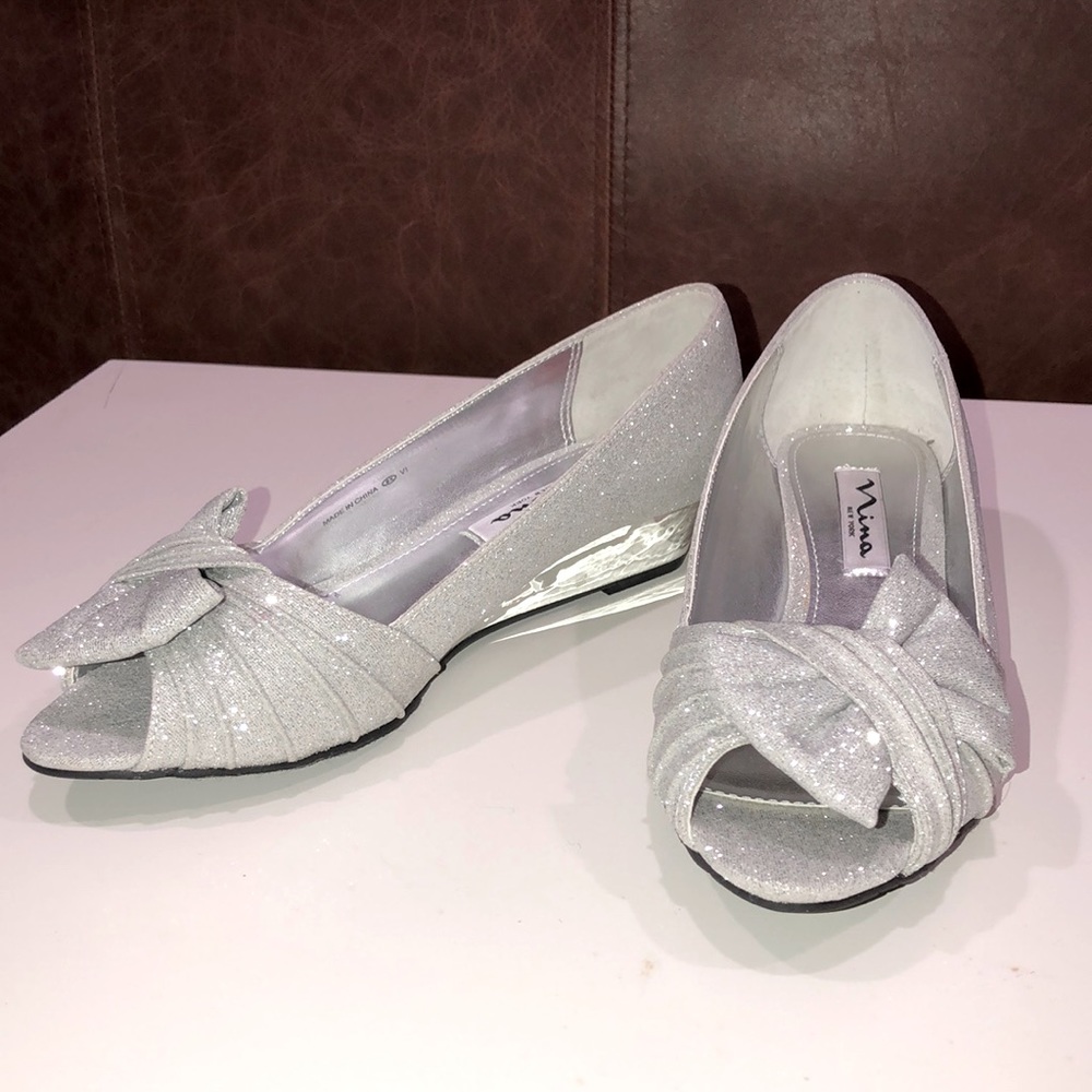 Nina New York sparkly silver 6 open toe wedge